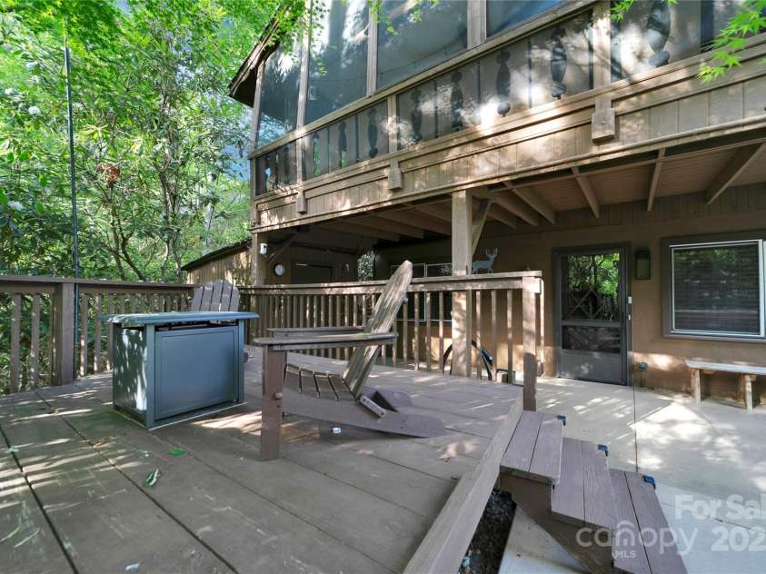 44 Yanequa Way, Brevard, NC 28712.  MLS# CAR4212900, YatesRealty ID 5332. 