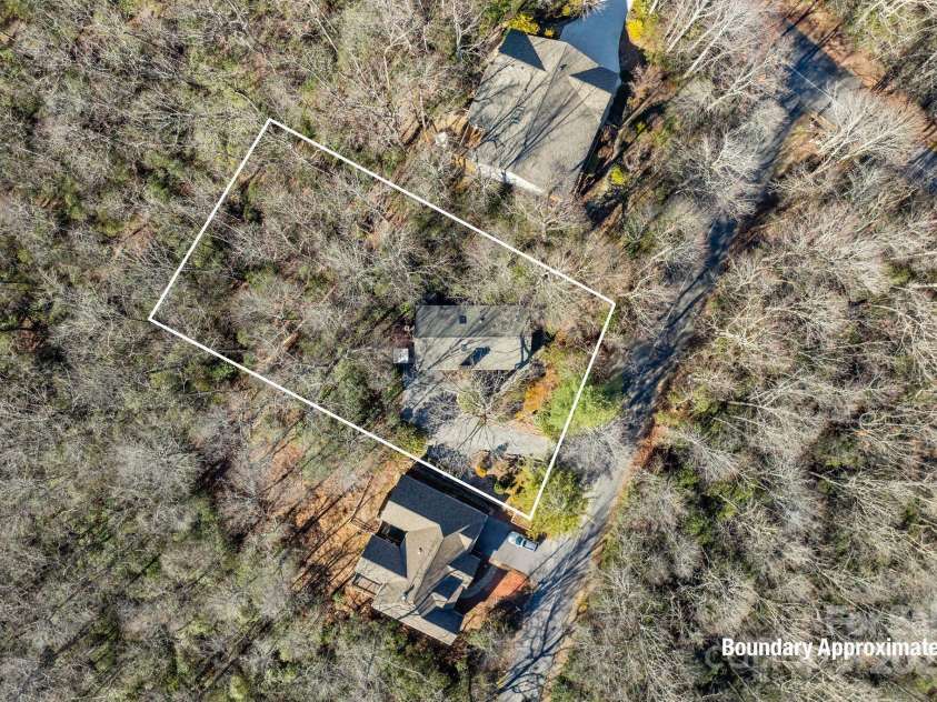 44 Yanequa Way, Brevard, NC 28712.  MLS# CAR4212900, YatesRealty ID 5332. 