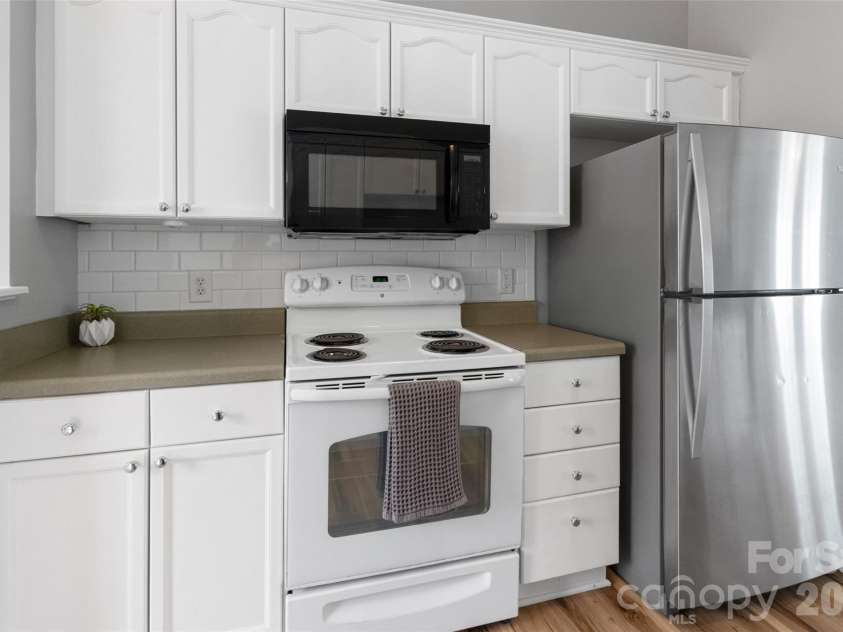 8128 Sapwood Court, Matthews, NC 28104.  MLS# CAR4320168, YatesRealty ID 5332. 