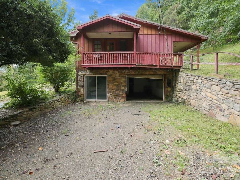 360 Poverty Branch Road, Barnardsville, NC 28709.  MLS# CAR4428894, YatesRealty ID 53324. 
