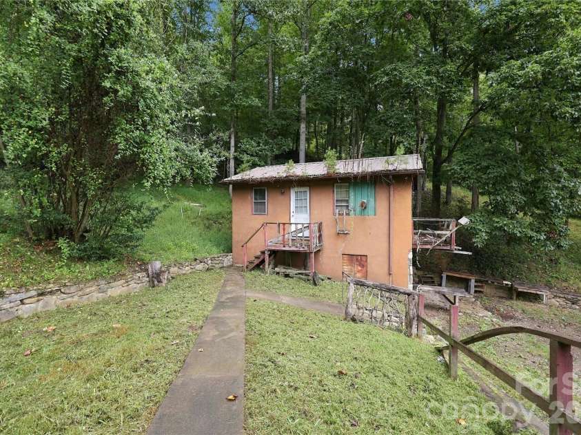 360 Poverty Branch Road, Barnardsville, NC 28709.  MLS# CAR4428894, YatesRealty ID 53324. 