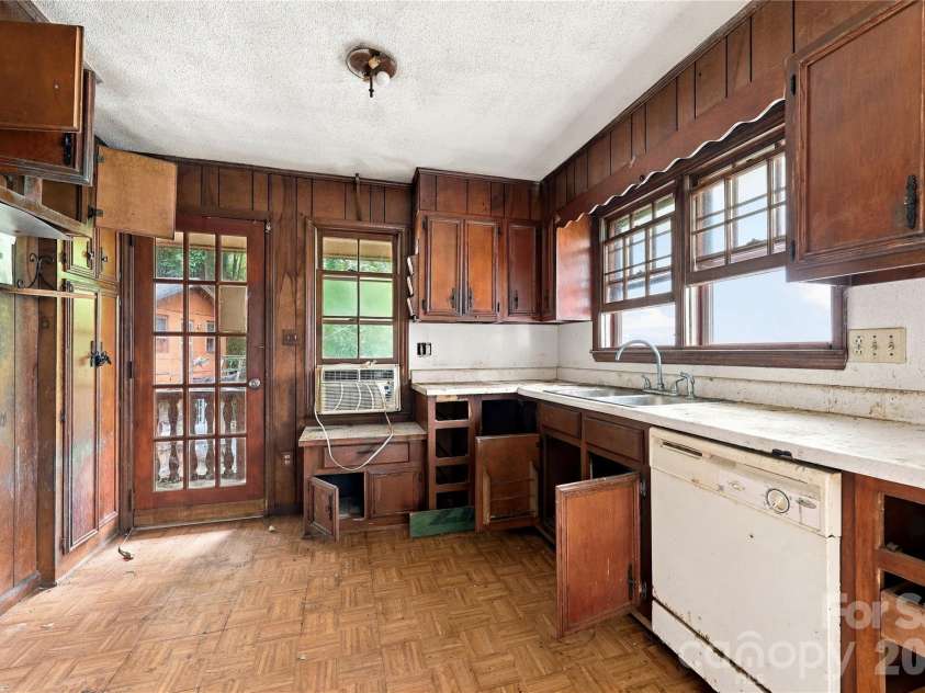 360 Poverty Branch Road, Barnardsville, NC 28709.  MLS# CAR4428894, YatesRealty ID 53324. 