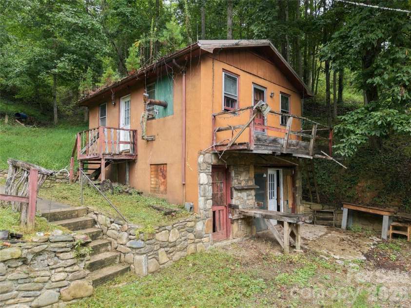 360 Poverty Branch Road, Barnardsville, NC 28709.  MLS# CAR4428894, YatesRealty ID 53324. 