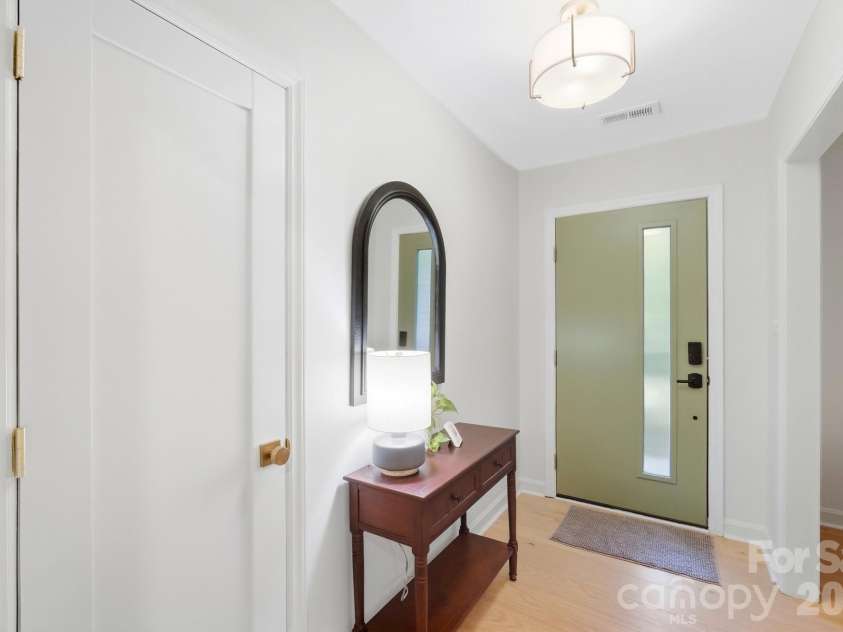 1814 Summerhill Drive, Charlotte, NC 28212.  MLS# CAR4421156, YatesRealty ID 53325. 