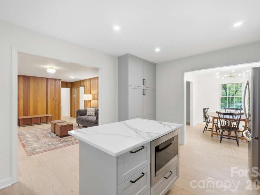 1814 Summerhill Drive, Charlotte, NC 28212.  MLS# CAR4421156, YatesRealty ID 53325. 