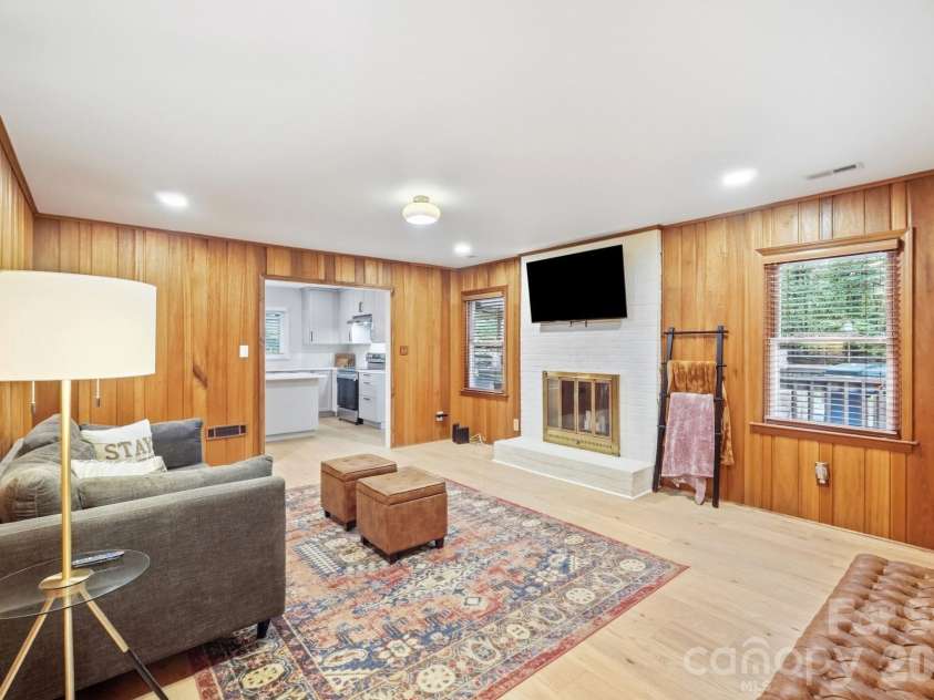 1814 Summerhill Drive, Charlotte, NC 28212.  MLS# CAR4421156, YatesRealty ID 53325. 