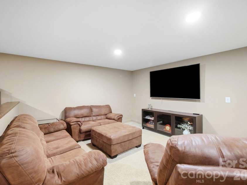 1814 Summerhill Drive, Charlotte, NC 28212.  MLS# CAR4421156, YatesRealty ID 53325. 