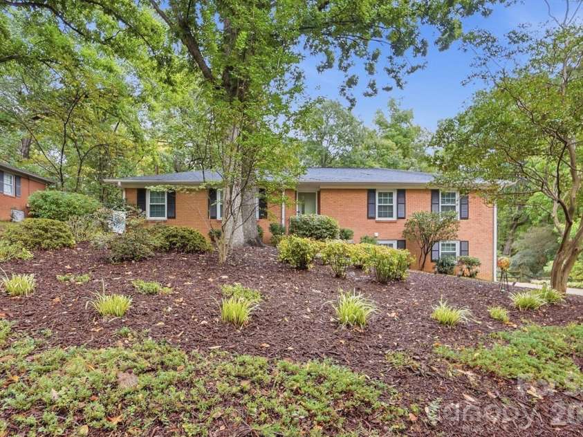 1814 Summerhill Drive, Charlotte, NC 28212.  MLS# CAR4421156, YatesRealty ID 53325. 