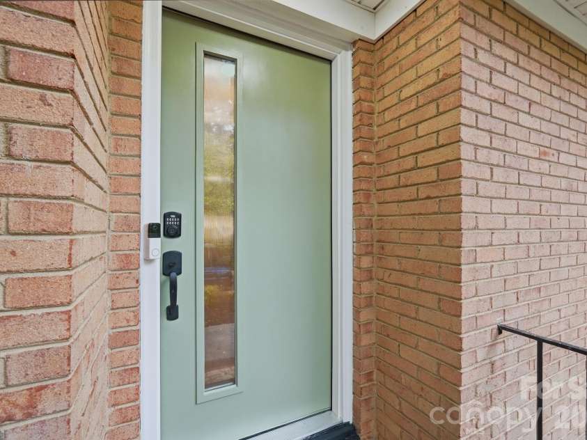 1814 Summerhill Drive, Charlotte, NC 28212.  MLS# CAR4421156, YatesRealty ID 53325. Adorable new front door!