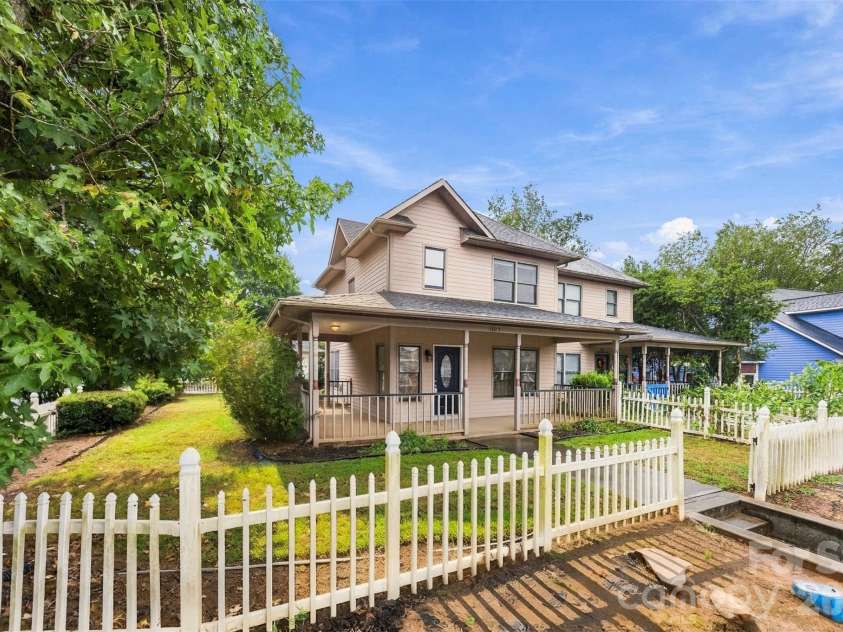 1605 Begonia Way, Rock Hill, SC 29732.  MLS# CAR4428852, YatesRealty ID 53326. 