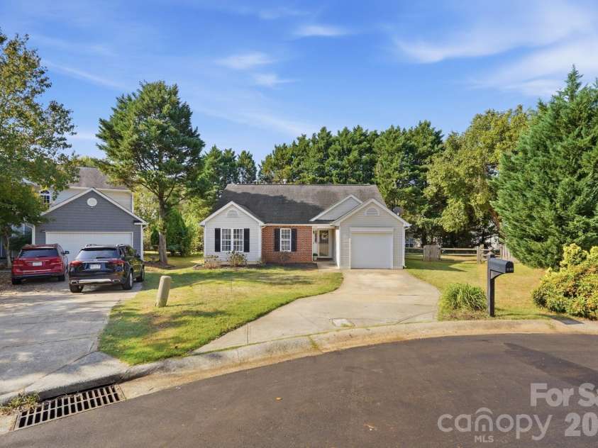9100 Royal Highlands Court, Charlotte, NC 28277.  MLS# CAR4426414, YatesRealty ID 53327. 