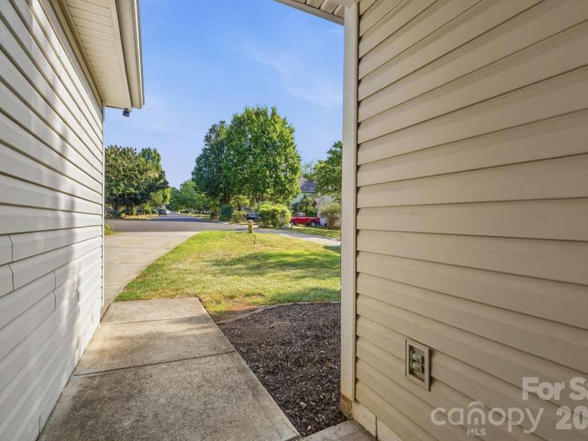 9100 Royal Highlands Court, Charlotte, NC 28277.  MLS# CAR4426414, YatesRealty ID 53327. 