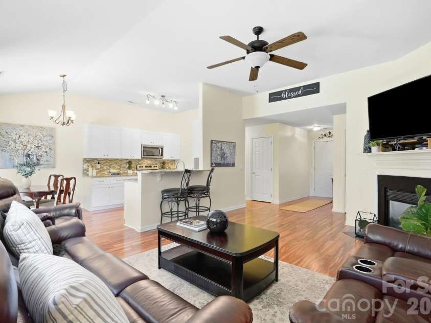 9100 Royal Highlands Court, Charlotte, NC 28277.  MLS# CAR4426414, YatesRealty ID 53327. 