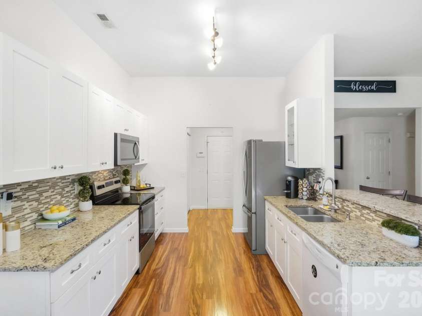 9100 Royal Highlands Court, Charlotte, NC 28277.  MLS# CAR4426414, YatesRealty ID 53327. 
