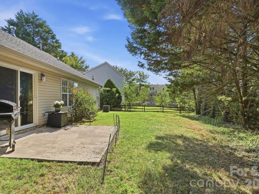 9100 Royal Highlands Court, Charlotte, NC 28277.  MLS# CAR4426414, YatesRealty ID 53327. 