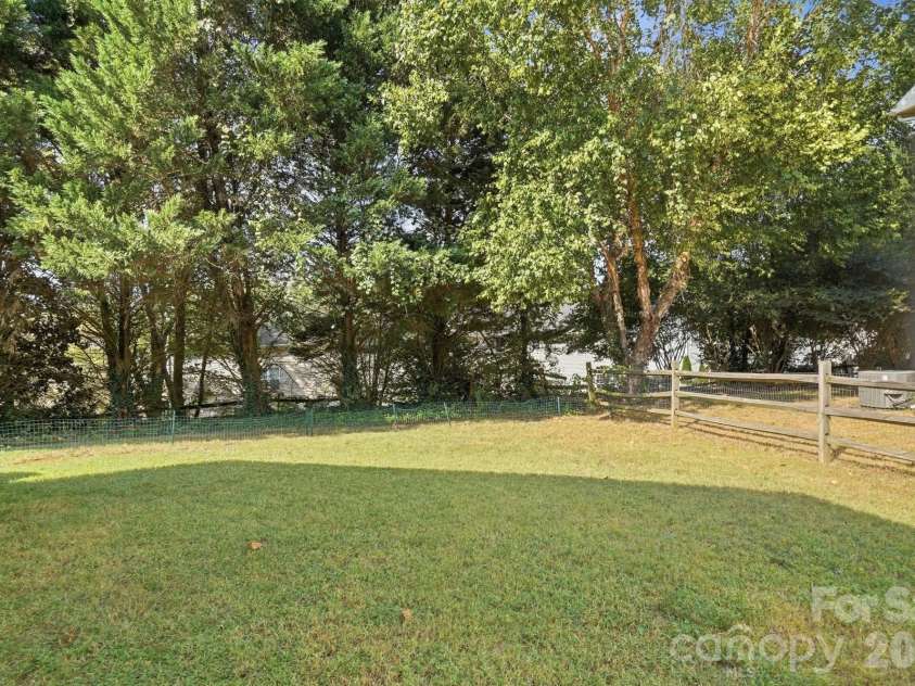 9100 Royal Highlands Court, Charlotte, NC 28277.  MLS# CAR4426414, YatesRealty ID 53327. 