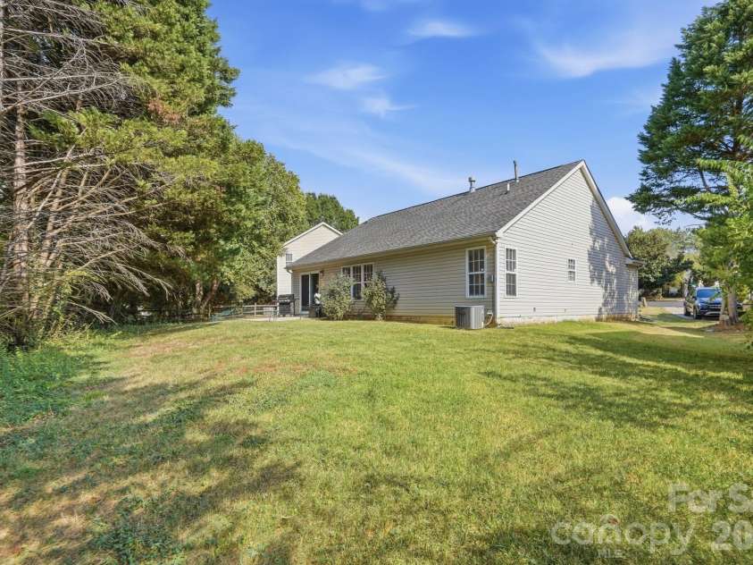 9100 Royal Highlands Court, Charlotte, NC 28277.  MLS# CAR4426414, YatesRealty ID 53327. 