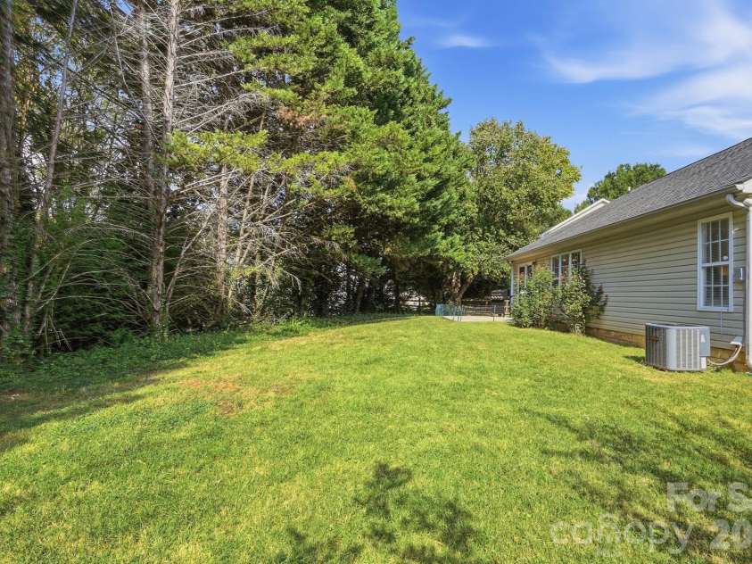 9100 Royal Highlands Court, Charlotte, NC 28277.  MLS# CAR4426414, YatesRealty ID 53327. 