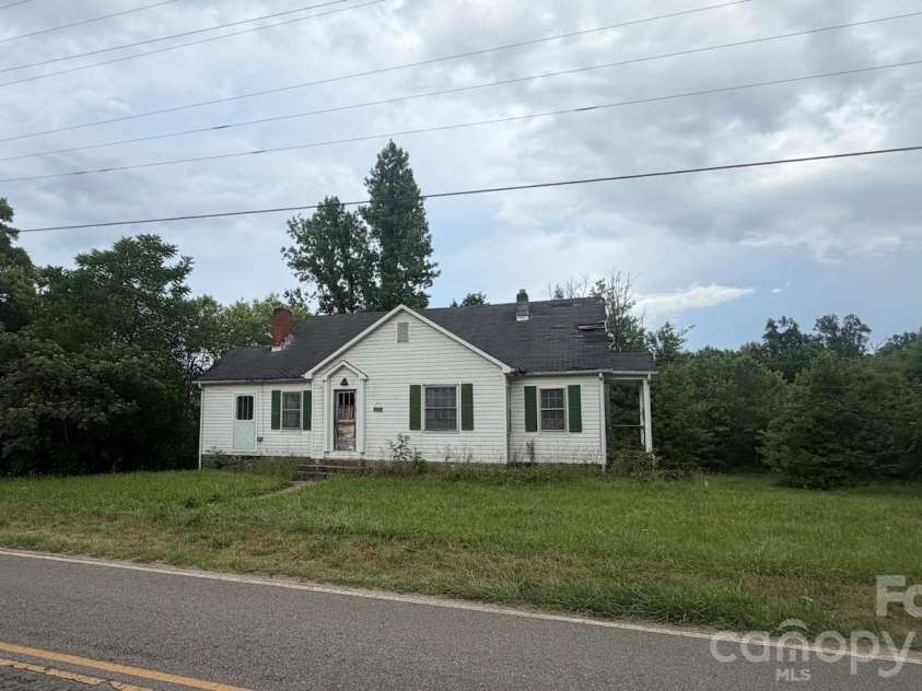 2939 Old Morganton Road, Lenoir, NC 28645.  MLS# CAR4428918, YatesRealty ID 53329. 