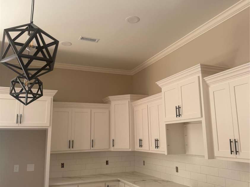 4917 Southview Drive, Hickory, NC 28602.  MLS# CAR4427842, YatesRealty ID 53333. 