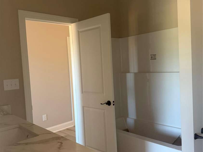4917 Southview Drive, Hickory, NC 28602.  MLS# CAR4427842, YatesRealty ID 53333. 