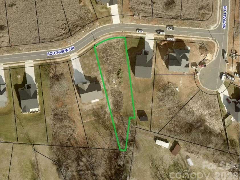 4917 Southview Drive, Hickory, NC 28602.  MLS# CAR4427842, YatesRealty ID 53333. 