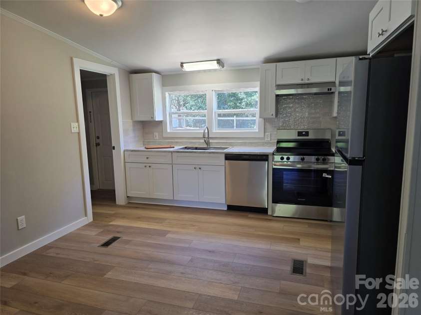 660 Childers Road, Cleveland, NC 27013.  MLS# CAR4428712, YatesRealty ID 53334. Kitchen and dining area