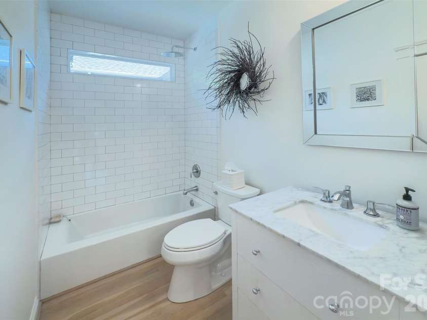 2561 Lower Assembly Drive, Fort Mill, SC 29708.  MLS# CAR4423354, YatesRealty ID 53337. Hall bathroom