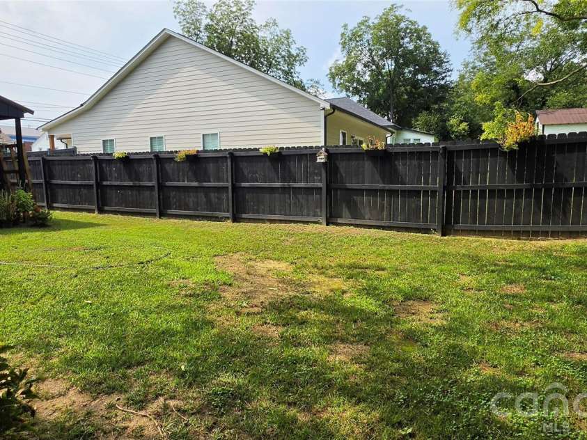 1007 Ridge Avenue, Kannapolis, NC 28083.  MLS# CAR4428925, YatesRealty ID 53339. 
