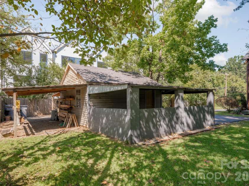 3809 Tuckaseegee Road, Charlotte, NC 28208.  MLS# CAR4428272, YatesRealty ID 53342. 