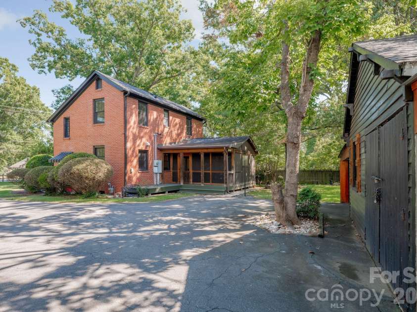 3809 Tuckaseegee Road, Charlotte, NC 28208.  MLS# CAR4428272, YatesRealty ID 53342. 