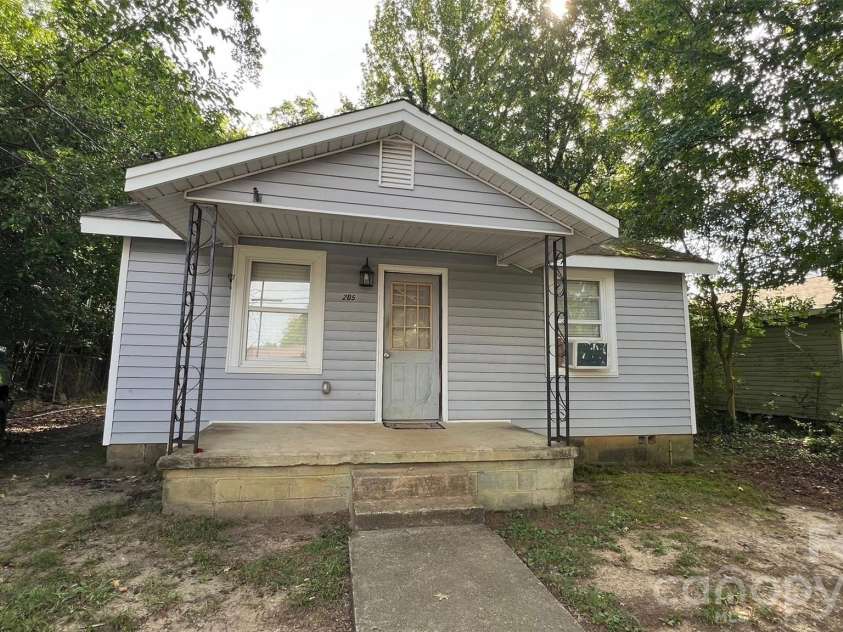 205 Seigle Street, Lowell, NC 28098.  MLS# CAR4428948, YatesRealty ID 53351. 