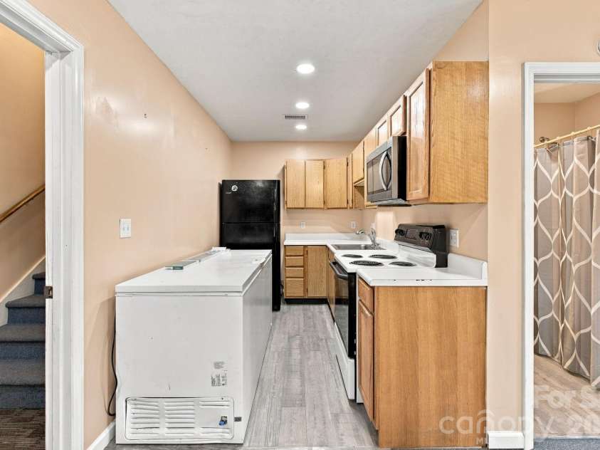 1345 Shirebourn None, Hickory, NC 28602.  MLS# CAR4428746, YatesRealty ID 53352. 2nd kitchen (located in the basement)