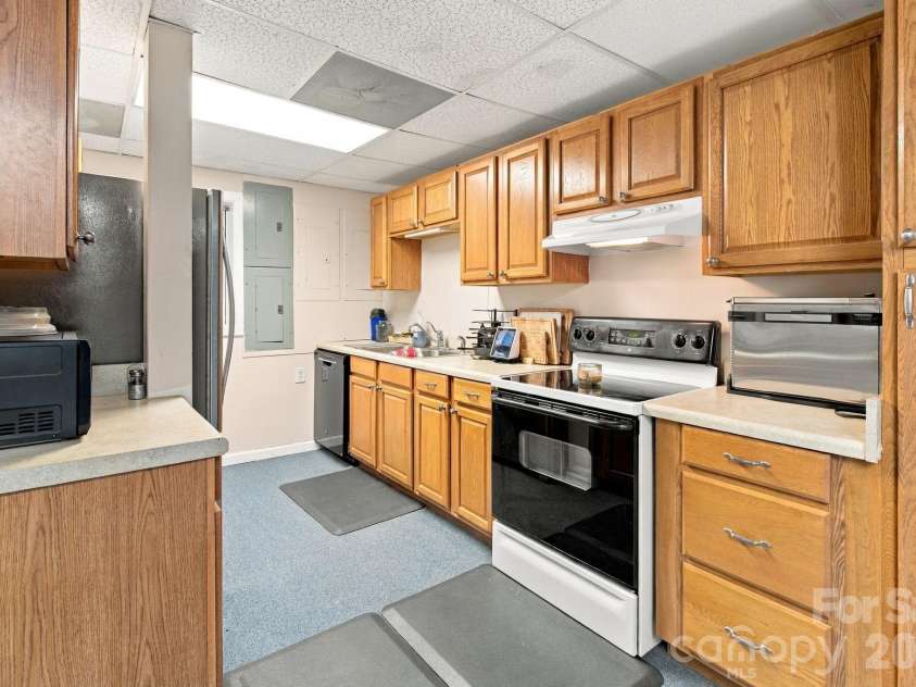 1345 Shirebourn None, Hickory, NC 28602.  MLS# CAR4428746, YatesRealty ID 53352. 3rd kitchen (located in the basement)