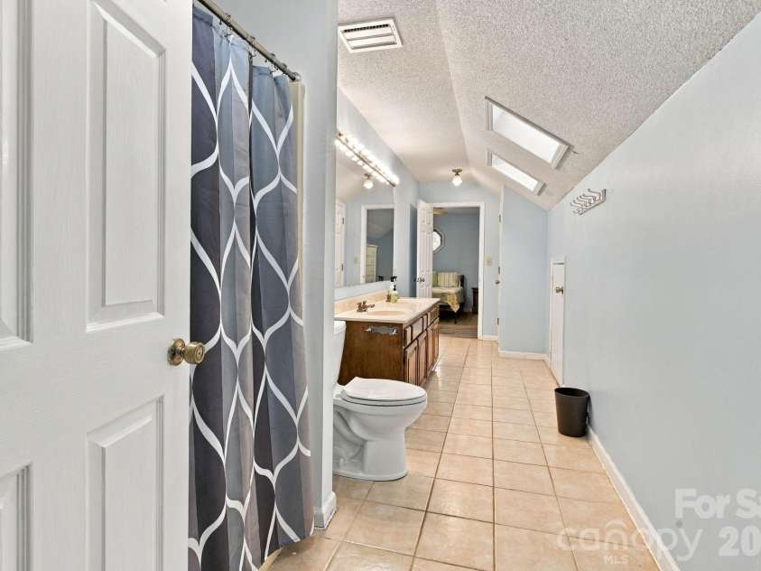 1345 Shirebourn None, Hickory, NC 28602.  MLS# CAR4428746, YatesRealty ID 53352. Connected bath on 3rd floor