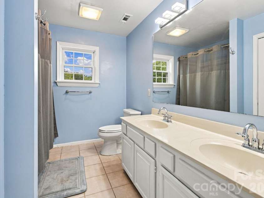 1345 Shirebourn None, Hickory, NC 28602.  MLS# CAR4428746, YatesRealty ID 53352. Hall bath