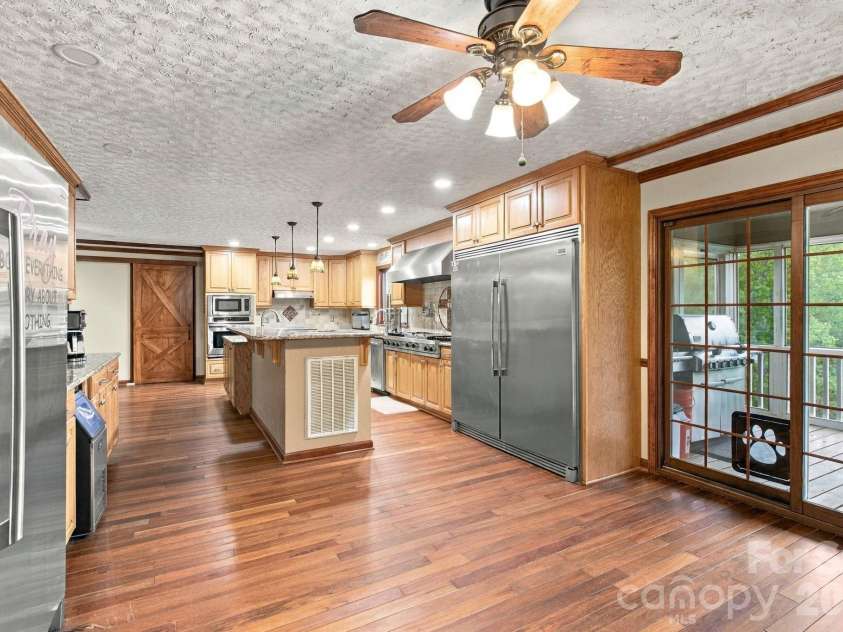 1345 Shirebourn None, Hickory, NC 28602.  MLS# CAR4428746, YatesRealty ID 53352. Oversized kitchen