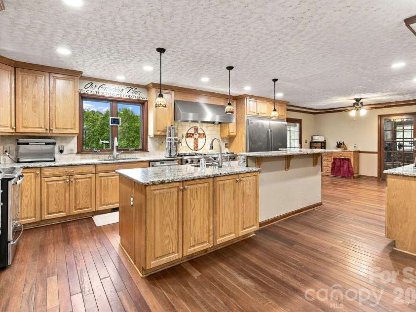 1345 Shirebourn None, Hickory, NC 28602.  MLS# CAR4428746, YatesRealty ID 53352. Plenty of counter space