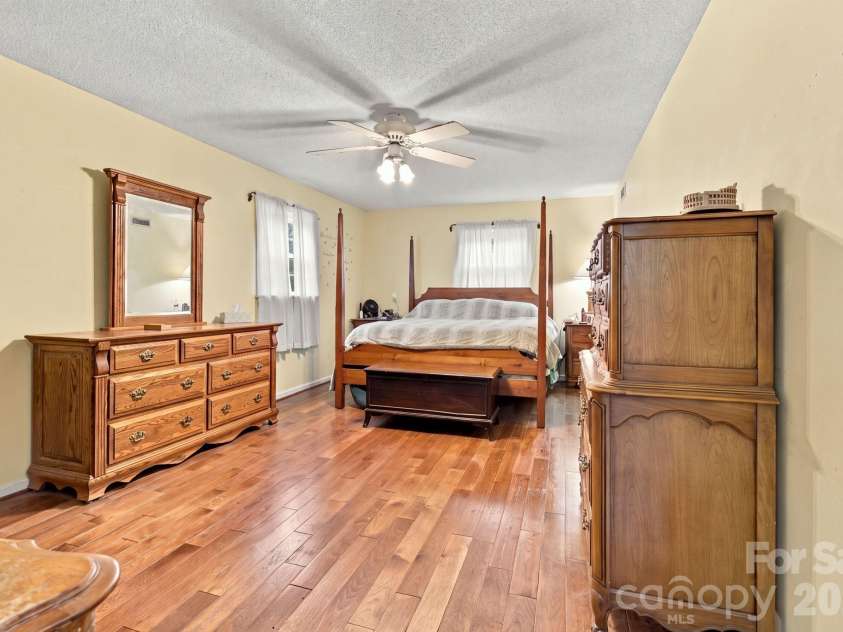 1345 Shirebourn None, Hickory, NC 28602.  MLS# CAR4428746, YatesRealty ID 53352. Primary suite