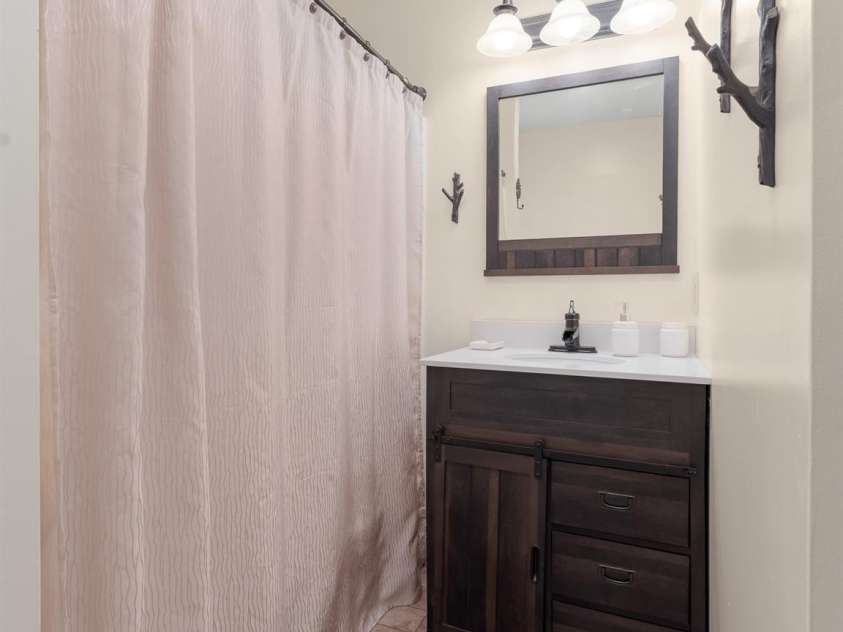 600 Piney Gate Road, Saluda, NC 28773.  MLS# CAR4423662, YatesRealty ID 53356. Bathroom