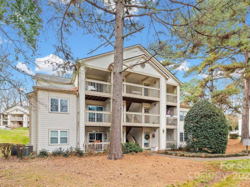 1041 Churchill Downs Court, Charlotte, NC 28211.  MLS# CAR4334511, YatesRealty ID 5336. 