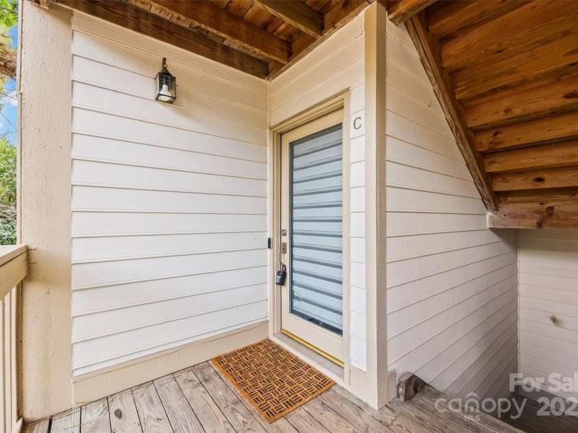 1041 Churchill Downs Court, Charlotte, NC 28211.  MLS# CAR4334511, YatesRealty ID 5336. 