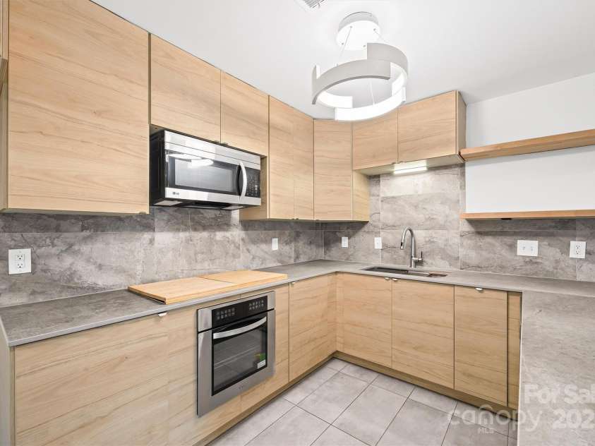 1041 Churchill Downs Court, Charlotte, NC 28211.  MLS# CAR4334511, YatesRealty ID 5336. 