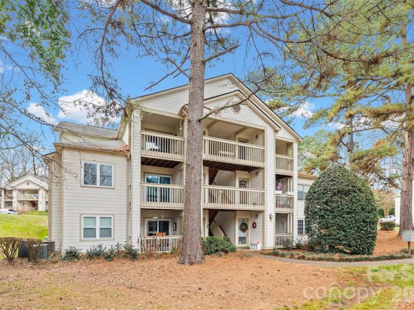 1041 Churchill Downs Court, Charlotte, NC 28211.  MLS# CAR4334511, YatesRealty ID 5336. 