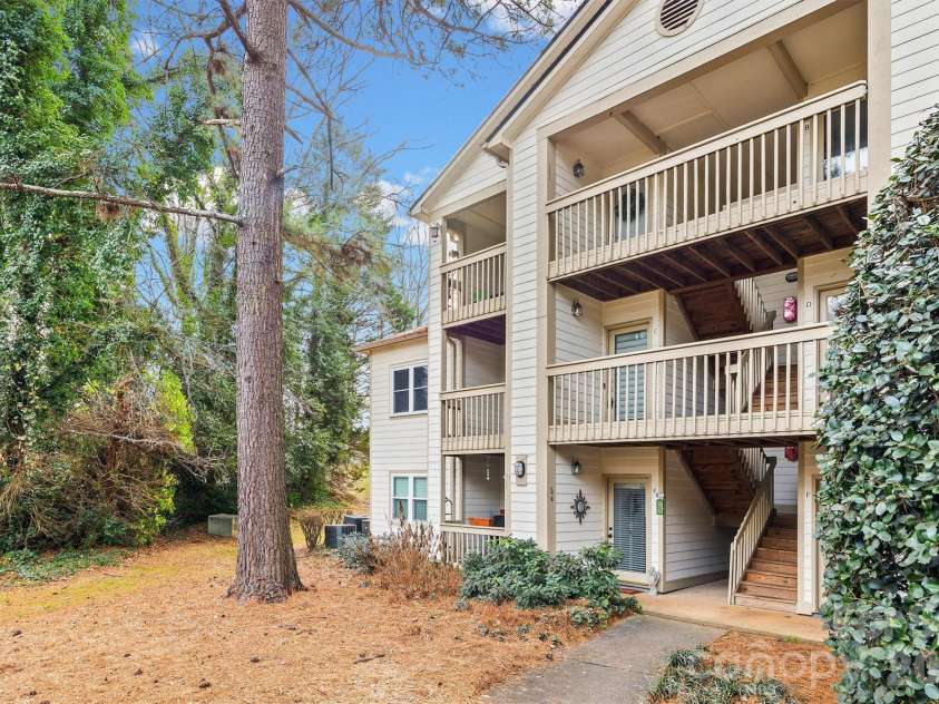 1041 Churchill Downs Court, Charlotte, NC 28211.  MLS# CAR4334511, YatesRealty ID 5336. 