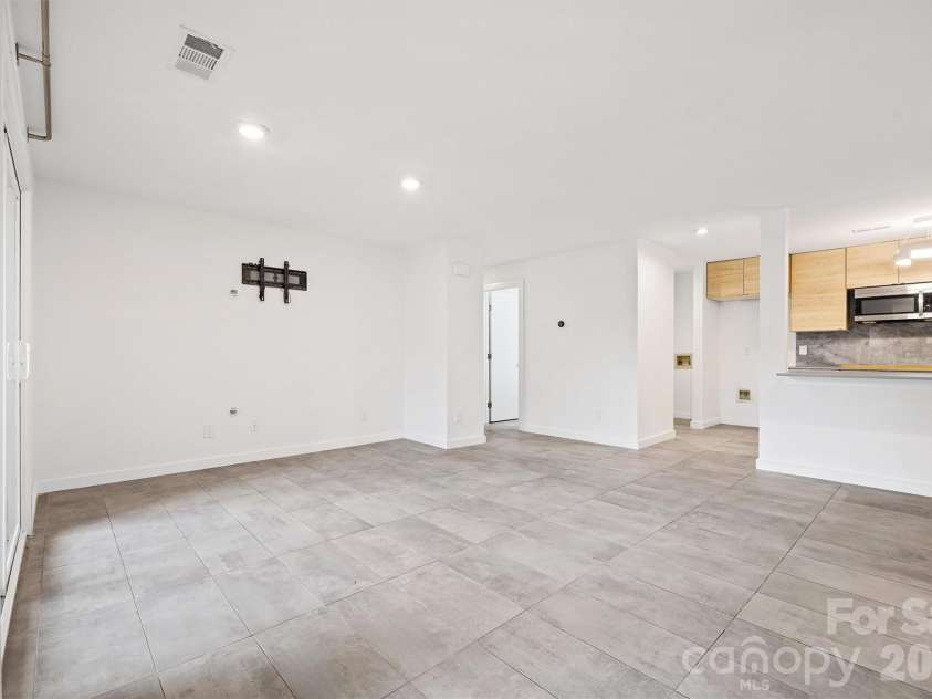 1041 Churchill Downs Court, Charlotte, NC 28211.  MLS# CAR4334511, YatesRealty ID 5336. 
