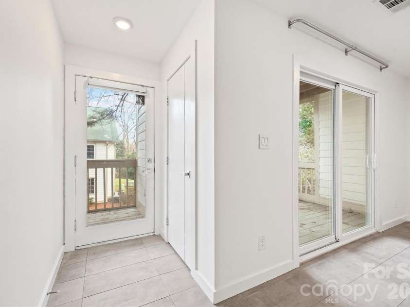 1041 Churchill Downs Court, Charlotte, NC 28211.  MLS# CAR4334511, YatesRealty ID 5336. 