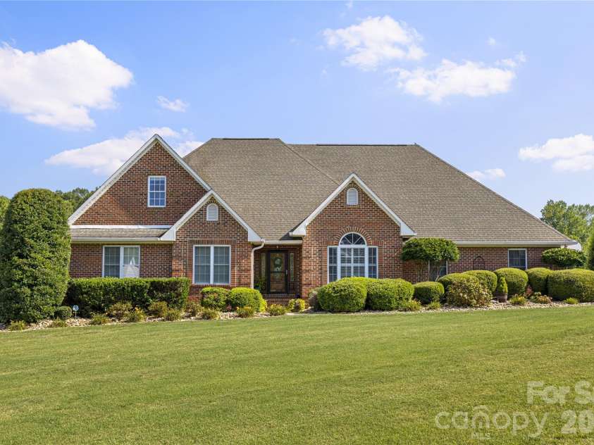 350 Royal Burgess Drive, Campobello, SC 29322.  MLS# CAR4348825, YatesRealty ID 5336. 