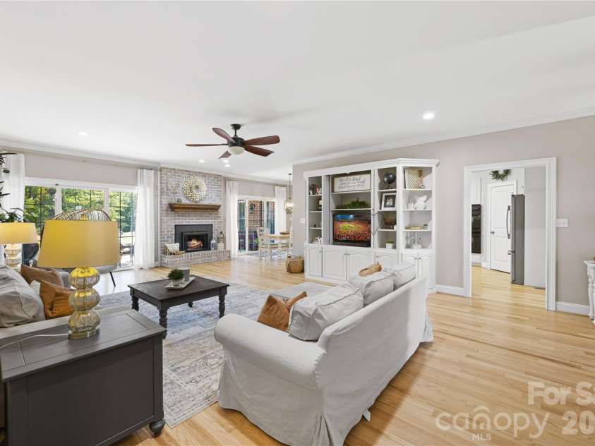 350 Royal Burgess Drive, Campobello, SC 29322.  MLS# CAR4348825, YatesRealty ID 5336. 