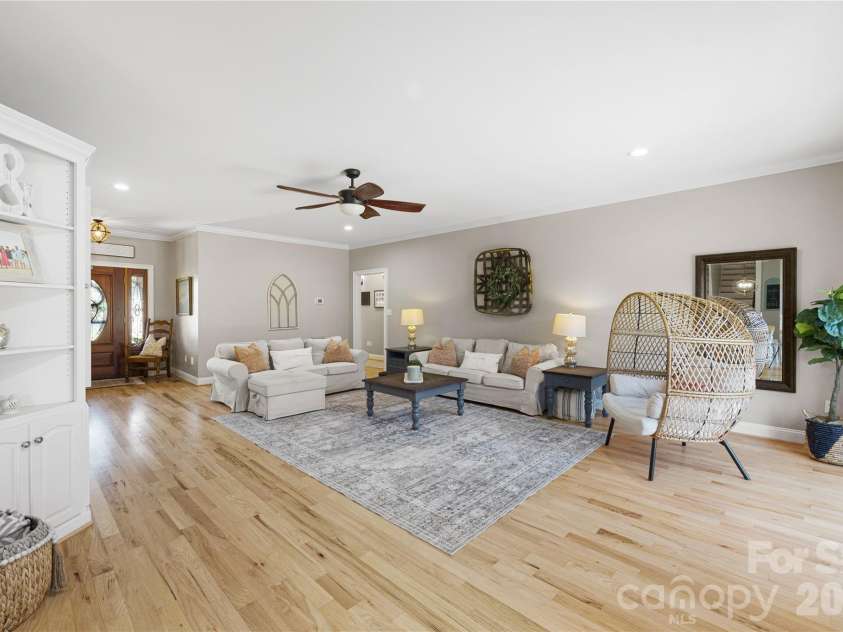 350 Royal Burgess Drive, Campobello, SC 29322.  MLS# CAR4348825, YatesRealty ID 5336. 